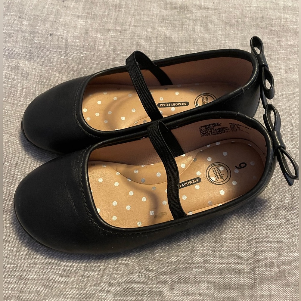 Girls size 9 memory foam Classic Black Dress Shoes Elastic Strap & Back Bow EUC